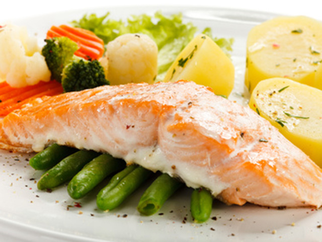Grilled salmon and vegetables